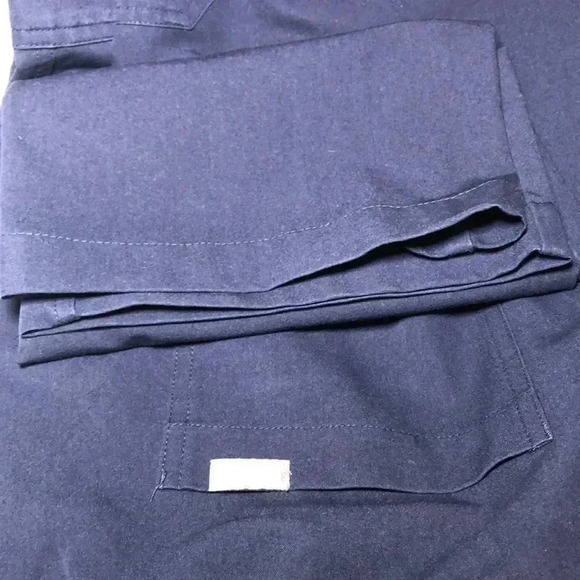 FIGS- Men’s Navy Cairo Cargo Scrub Pants - Picture 7 of 14